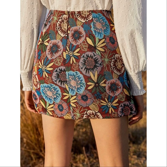 🎉JUST IN! Floral Embroidered Jacquard Mini Skirt - Picture 4 of 5